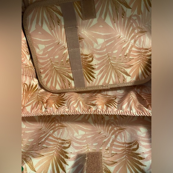 Triforce Hardside Beauty Case w/ Interior Panels Rose Gold - Picture 14 of 15